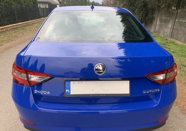 Skoda Superb cena 69900 przebieg: 137000, rok produkcji 2018 z Człopa małe 742